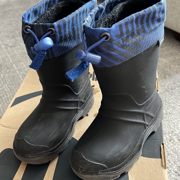 Toddler size 9 Kamik snowkone boots - Picture 2 of 10